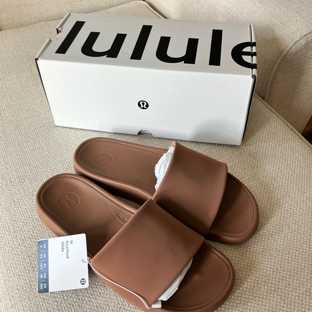NWT Lululemon Restfeel Slides, Cacao